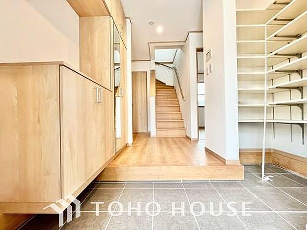 ダウンライトを使用しお洒落に演出。帰りたくなる家をテーマに設計。いつも「人」と「家」の間に・・・。