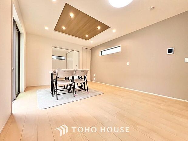 造りこんだ空間演出の妙が生み出す光と質のハーモニーはこの住宅のクオリティの良さを実感させてくれます。