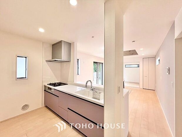 広々キッチンを採用。みんなで作った料理を召し上がりながらの会話は、どのような物になるのでしょうか。