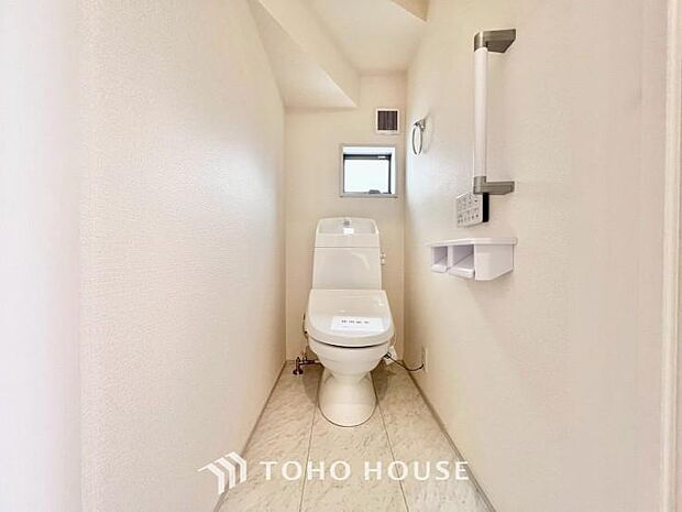 清潔な空間であって頂けますように、目に留まるだけではなく汚れをふき取り易いフロアと壁紙をチョイス。