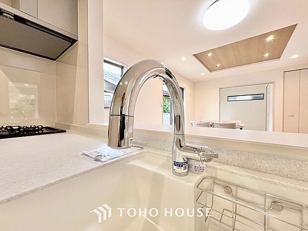 浄水器ボタンひとつで浄水と原水に切り替えられる浄水器一体型水洗を使用。