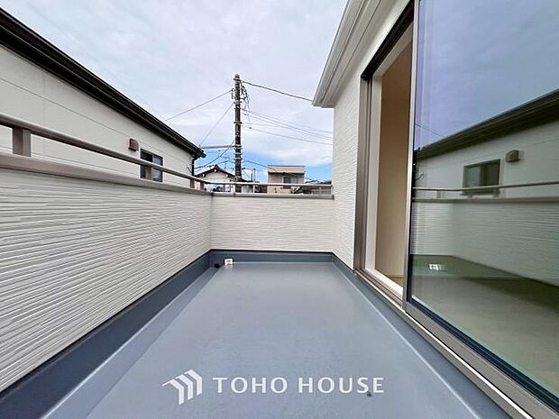 夜空の煌めきや、室内への通風や採光へ一役。ガーデニング等も充分に楽しめる広さを確保しております。