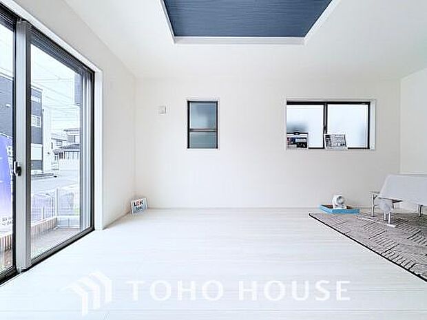 作り手の「気持ちの良いリビングでお過ごししていただきたい」という思いを感じさせます。