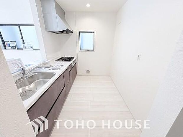 広々キッチンを採用。みんなで作った料理を召し上がりながらの会話は、どのような物になるのでしょうか。