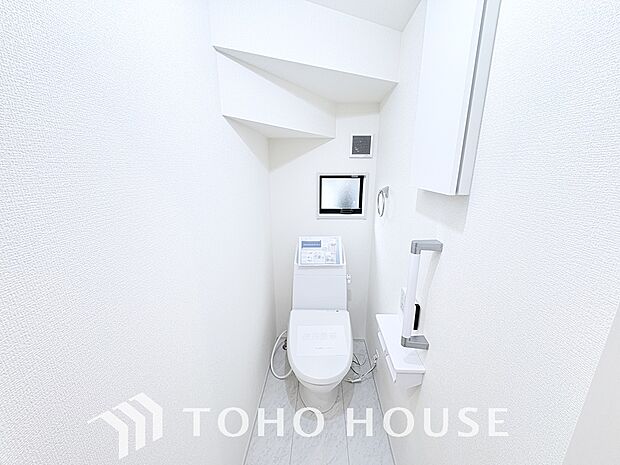 十分な広さと清潔感のあるカラーで纏まったおトイレ。時間に余裕とゆとりを持たせます。