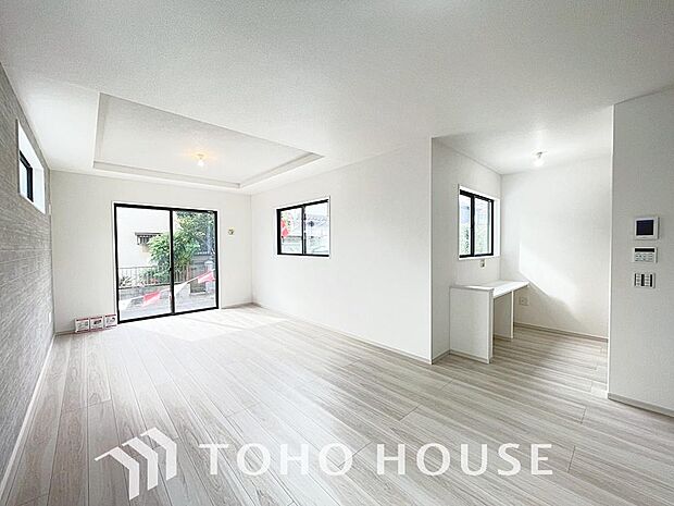 リビングも広く設け、訪れる人々を暖かく迎えてくれます。