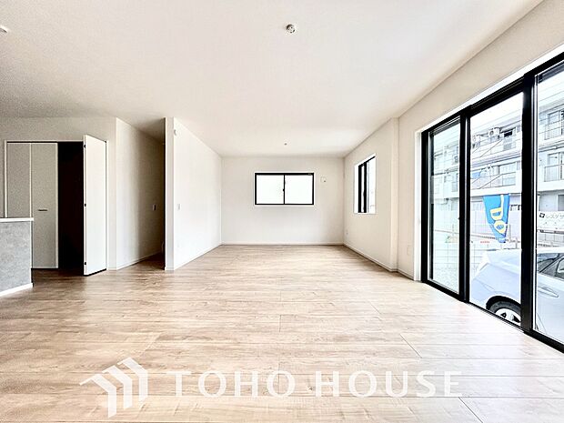 作り手の「気持ちの良いリビングでお過ごししていただきたい」という思いを感じさせます。