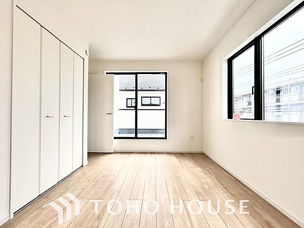 一日の疲れを癒やしてくれる主寝室。時を忘れて過ごす場所として過ごせるお部屋。