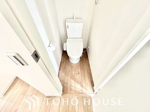 清潔な空間であって頂けますように、目に留まるだけではなく、汚れをふき取り易いフロアと壁紙をチョイス。