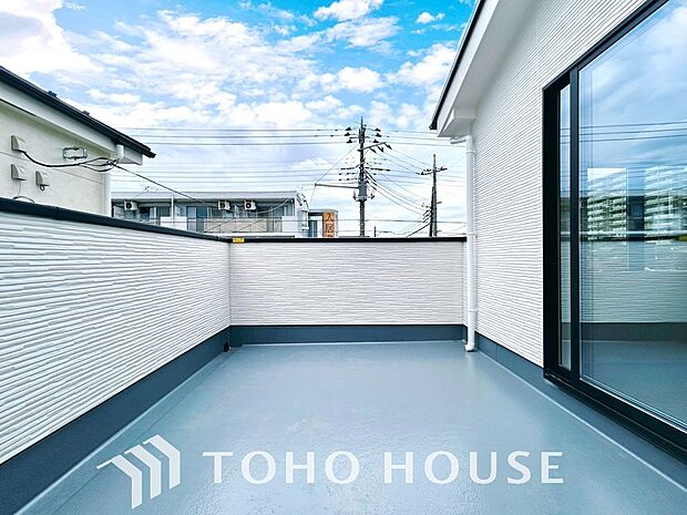 夜空の煌めきや、室内への通風や採光へ一役。ガーデニング等も充分に楽しめる広さを確保しております。