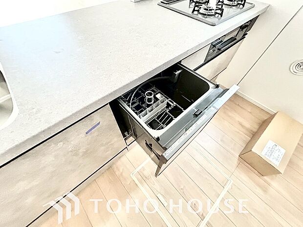 高温水や高圧水流を使う事で効率よく食器洗浄できます。殺菌効果も高いので哺乳瓶等を洗う際にも便利です。