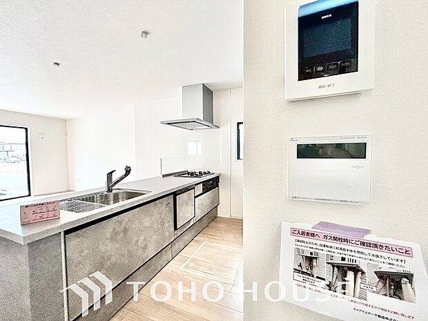 床暖房はホコリが舞い上がらずに足元から温めてくれるので冬でも快適。小さなお子様や年配の方も安心です。