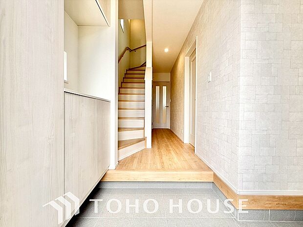 ダウンライトを使用しお洒落に演出。帰りたくなる家をテーマに設計。いつも「人」と「家」の間に・・・。