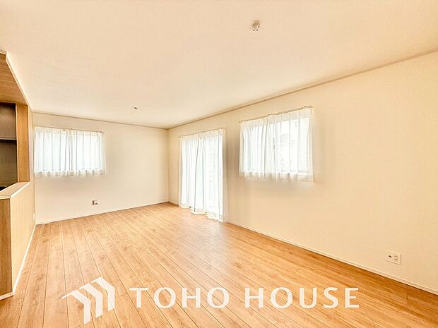 作り手の「気持ちの良いリビングでお過ごししていただきたい」という思いを感じさせます。