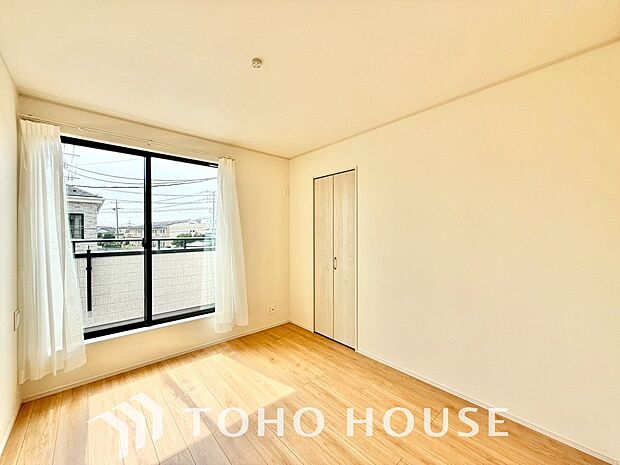 一日の疲れを癒やしてくれる主寝室。時を忘れて過ごす場所として過ごせるお部屋。