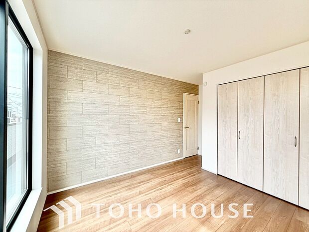 一日の疲れを癒やしてくれる主寝室。時を忘れて過ごす場所として過ごせるお部屋。