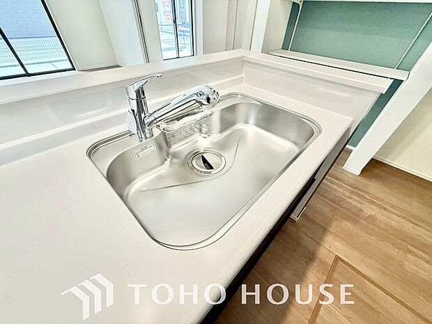 ワンタッチで浄水と原水を切り替えできる浄水器一体型水栓は水道水に含まれる有害物質を除去してくれます。