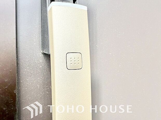 防犯対策への意識が高まっている最近では、補助錠として鍵穴のない電子錠を選ぶ方も増えています。