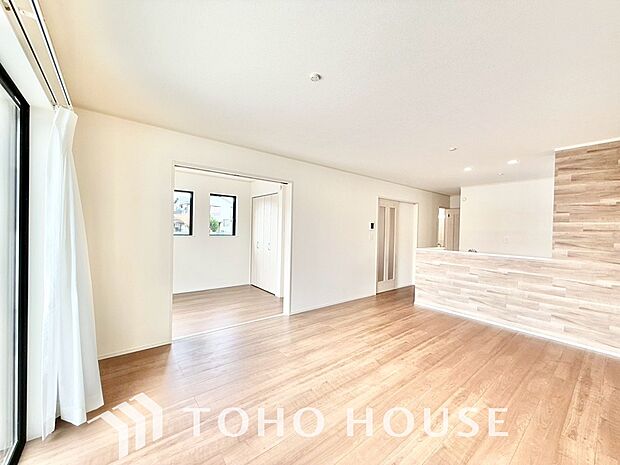 作り手の「気持ちの良いリビングでお過ごししていただきたい」という思いを感じさせます。