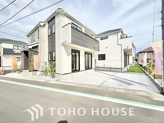 周辺環境とのコラボレーションにより明るく開放的な空間を演出しております。