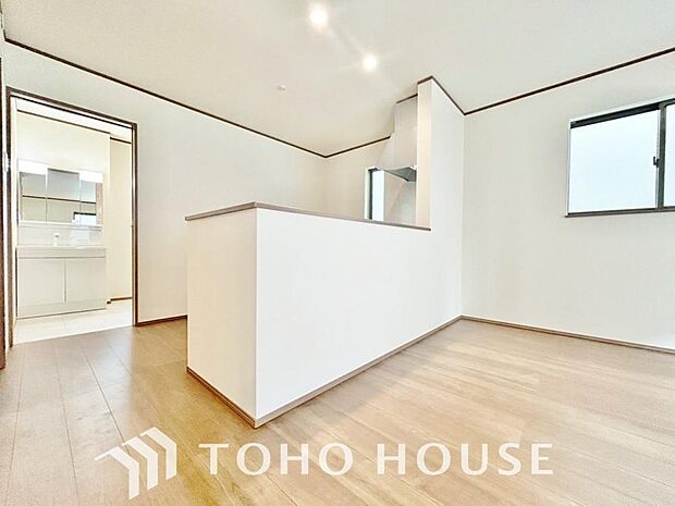 ご家族みんなで調理ができる位のスペースを実現したキッチン空間となっております。