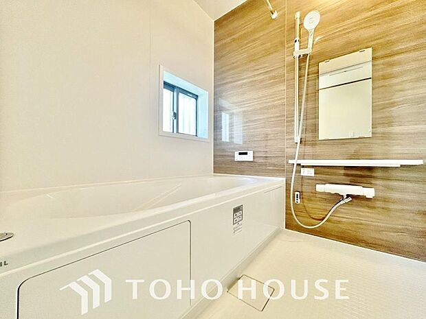 一日の疲れを癒すための心地よいバスタイムを演出する浴室はゆとりあるサイズを採用。