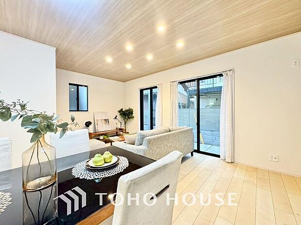 家族皆が集まる場所だからこそ、一番明るく使い勝手のいい空間に仕上げております。