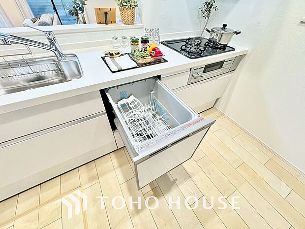ビルトイン食洗機。高温のお湯や高圧水流を使うことにより汚れを効果的に落とすことができます。