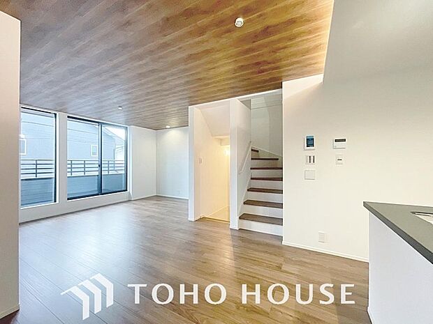 家は、ただ生活する場ではなく、笑顔の毎日、安らぎの日々のために、暮らしを愉しく、快適にする場所。