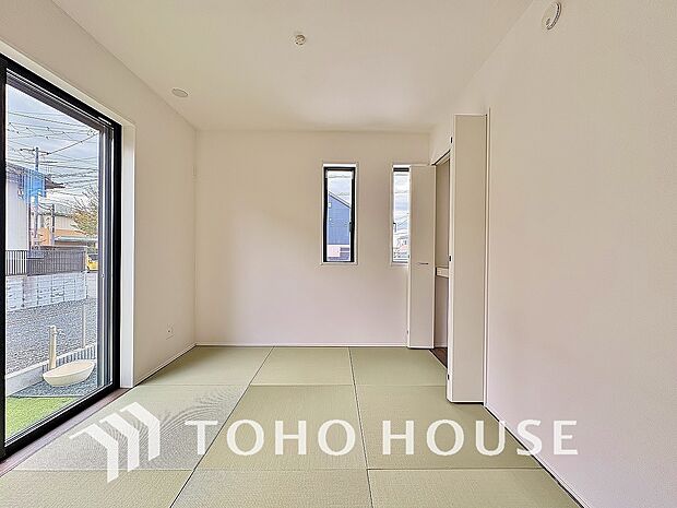 寛ぎの和空間は客間としての使い方は勿論、赤ちゃんや小さなお子様を遊ばせるスペースとしても重宝する和室。