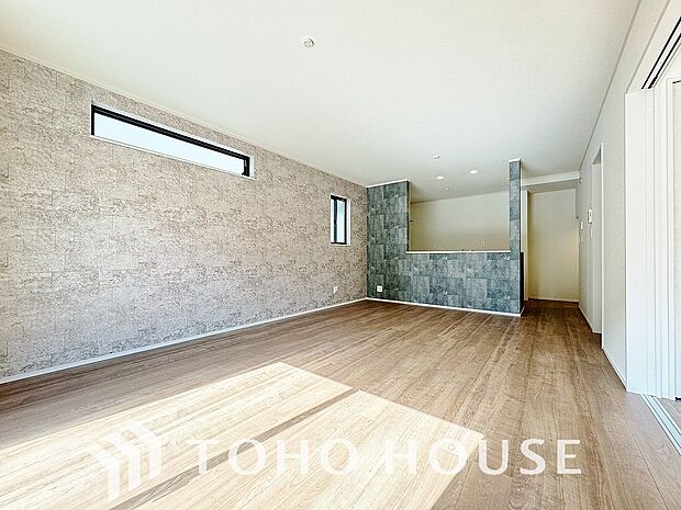 光と風があふれる開放的なリビングダイニングには自然と家族みんなが集まってきます。