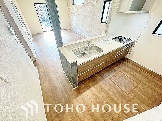 広いＬＤＫでは家族が集まり一緒の時間を過ごせる工夫がされております。