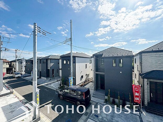 豊かな陽光に照らしだされる素敵な空間。季節を問わず華やいだ素敵な風景をお楽しみいただけます。