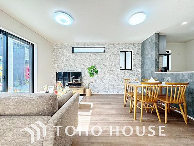 広いＬＤＫでは家族が集まり一緒の時間を過ごせる工夫がされております。