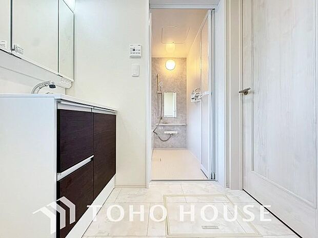 シンプルだからこそ使いやすい。スタンダードなデザインの洗面台はお掃除もしやすくいつも清潔。