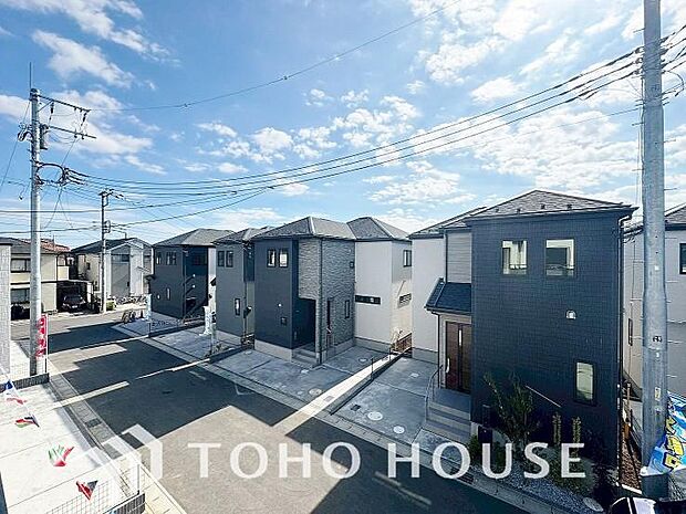 豊かな陽光に照らしだされる素敵な空間。季節を問わず華やいだ素敵な風景をお楽しみいただけます。