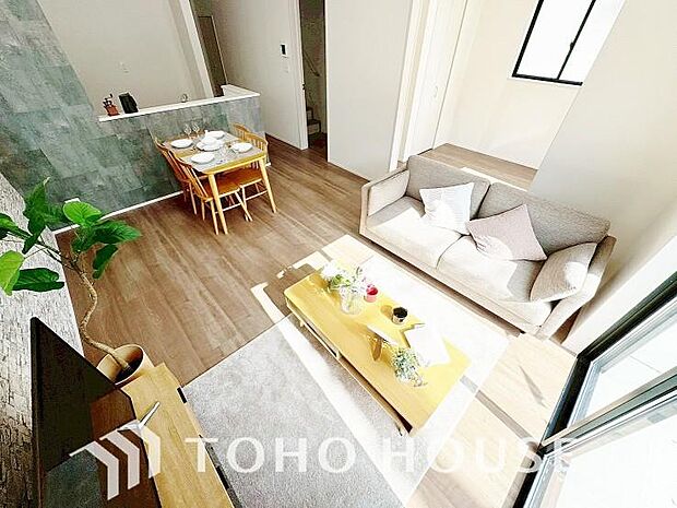 ホワイトナチュラルのテイストが、自然体で過ごせる心地良さ生み出しています。