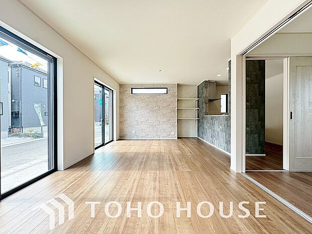 光と風があふれる開放的なリビングダイニングには自然と家族みんなが集まってきます。