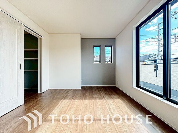 白を基調とした室内は、明るい住空間を造り出すだけでなく、清潔感をもたらしてくれます。