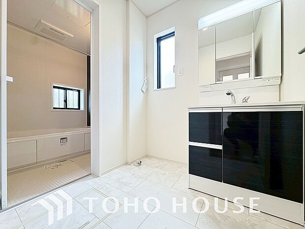 シンプルだからこそ使いやすい。スタンダードなデザインの洗面台はお掃除もしやすくいつも清潔。