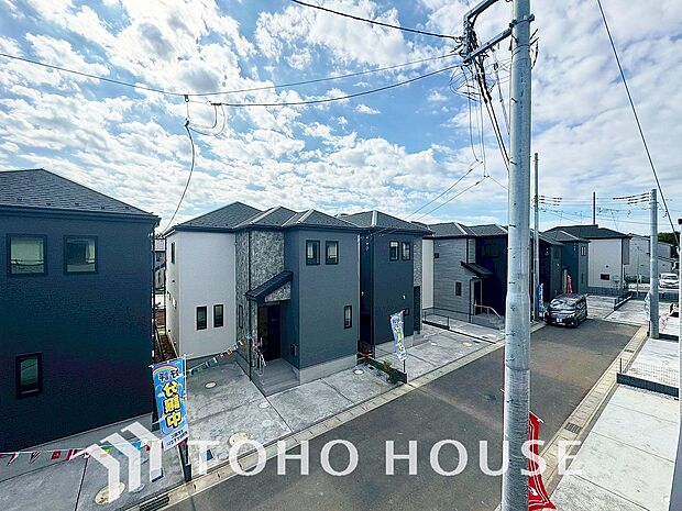 豊かな陽光に照らしだされる素敵な空間。季節を問わず華やいだ素敵な風景をお楽しみいただけます。