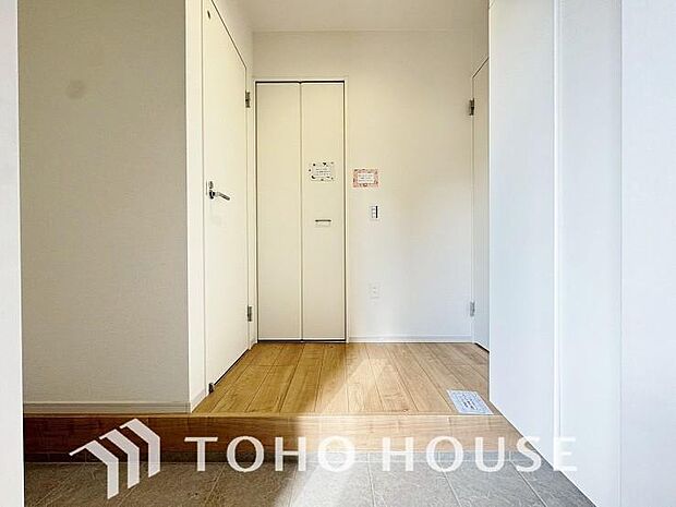 毎日みんなを見送り、そして迎え入れる場所だから。帰りたくなる家をテーマに設計した、自慢の玄関です。