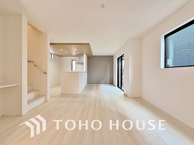 リビングも広く設け、訪れる人々を暖かく迎えてくれます。