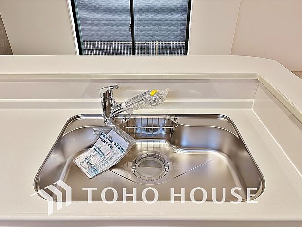 浄水器ボタンひとつで浄水と原水に切り替えられる浄水器一体型水洗を使用。