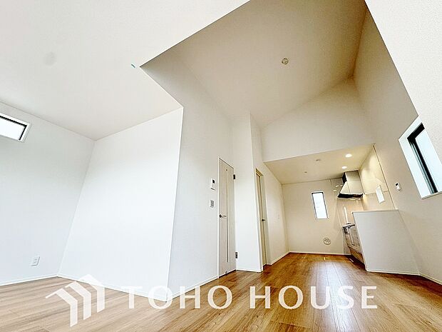 造りこんだ空間演出の妙が生み出す光と質のハーモニーはこの住宅のクオリティの良さを実感させてくれます。