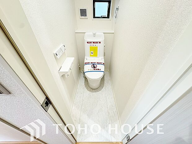 清潔な空間であって頂けますように、目に留まるだけではなく、汚れをふき取り易いフロアと壁紙をチョイス。