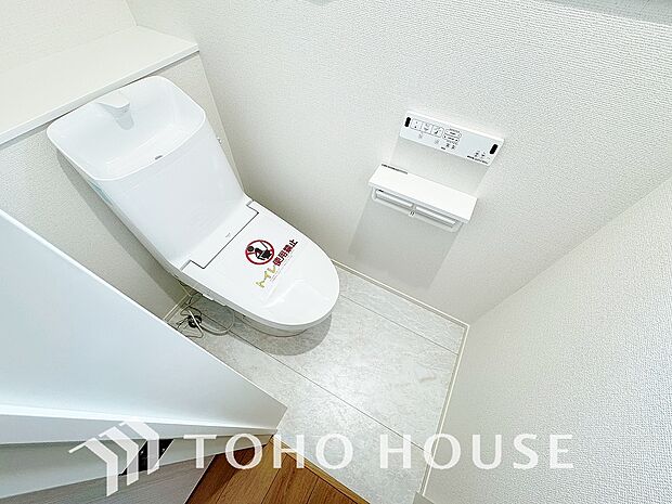 清潔な空間であって頂けますように、目に留まるだけではなく、汚れをふき取り易いフロアと壁紙をチョイス。