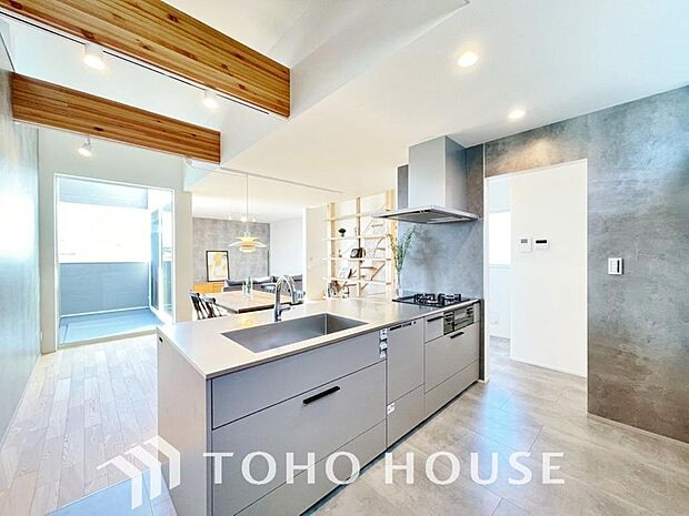 お料理の上手な方が、独壇場でお料理の腕を披露するスタイルに向いているキッチンです。