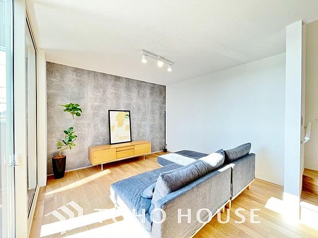 作り手の「気持ちの良いリビングでお過ごししていただきたい」という思いを感じさせます。