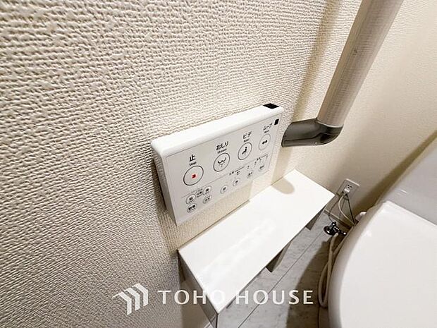 トイレには快適な温水洗浄便座付
